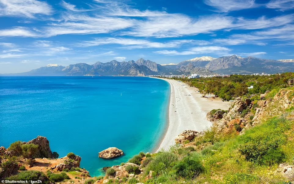 25 bãi biển đẹp nhất châu Âu năm 2024 theo Tripadvisor
